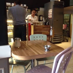 Once 28 - La barista del lugar