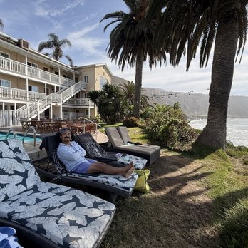 Cliff House Inn - Chairs !!! - Hotels Near Me - Ventura, California