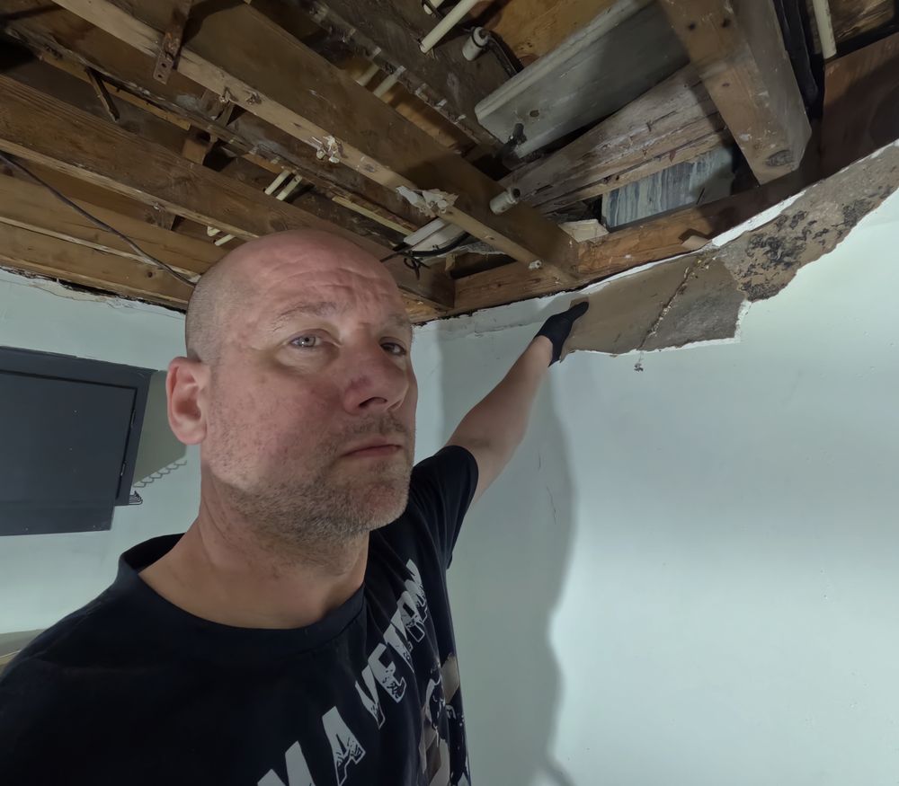 Slide of Cronos Renovations