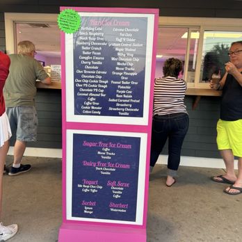 Helgers Ice Cream Shoppe - Ice Cream & Frozen Yogurt Near Me - Tiverton, Rhode Island