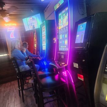 Joe Mamas - Bars Near Me - Colgate, Wisconsin
