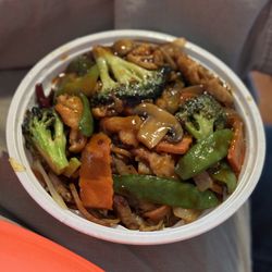 Hong Kong Chinese Restaurant - Szechuan Chicken Lunch Special