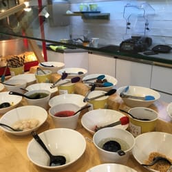 Yo-Art - Topping selection. Mostly candy