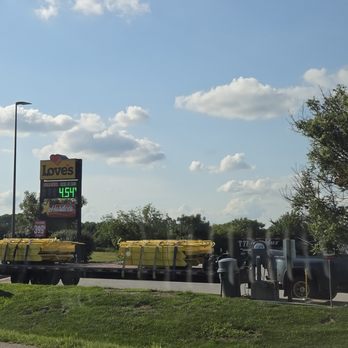 Love's Travel Stop - Gas Stations Near Me - Strafford, Missouri