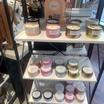 Phoenix General - THESE CANDLES SMELL AMAZING!!! - Women's Clothing Near Me - Phoenix, Arizona