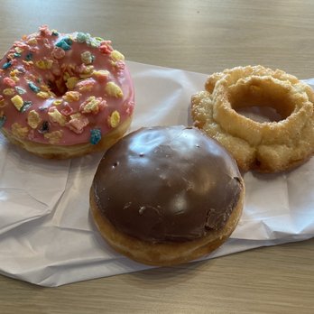 Sprinkle Donuts - Fruity Pebbles Raised, Old-Fashion Donut, Cream Filled - Donuts Near Me - Reno, Nevada