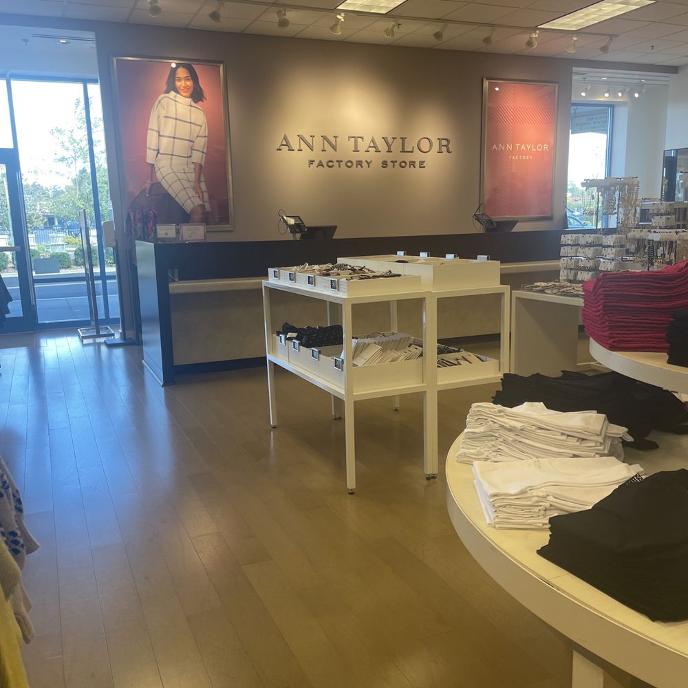 Ann Taylor Factory Store - Accessories Near Me - Riverhead, New York
