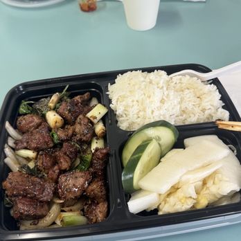 Hong Coffee & Bakery - Stir Fried Filet Mignon with Wnite Rice - Cantonese Near Me - Monterey Park, California Hong Coffee & Bakery - Stir Fried Filet Mignon with Wnite Rice - Cantonese Near Me - Monterey Park, California