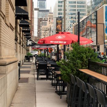 Elephant & Castle - British Near Me - Toronto, Ontario