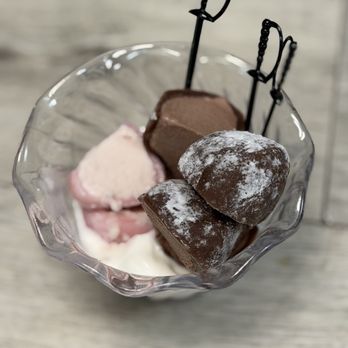 Ramen vs Pho - Strawberry Mochi, Chocolate Mochi - Vietnamese Near Me - Fresno, California