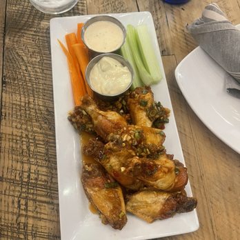 Blackwall Hitch - Jumbo wings - New American Near Me - Baltimore, Maryland