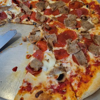 Giuseppe's Italian Restaurant - Large Pizza with Pepperoni, Sausage & Mushroom. - Italian Near Me - Fellsmere, Florida Giuseppe's Italian Restaurant - Large Pizza with Pepperoni, Sausage & Mushroom. - Italian Near Me - Fellsmere, Florida