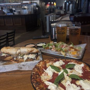 TailGate Brewery Music Row - Taco Fries Nashville Hot Chicken sandwich burrata margherita - Pizza Near Me - Nashville, Tennessee TailGate Brewery Music Row - Taco Fries Nashville Hot Chicken sandwich burrata margherita - Pizza Near Me - Nashville, Tennessee