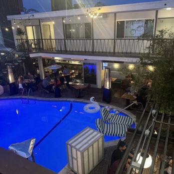 The Pearl Hotel - Courtyard/pool area with dinner table surrounding the pool. Even if you wanted to use the pool, the tables are within feet of it. - San Diego, CA