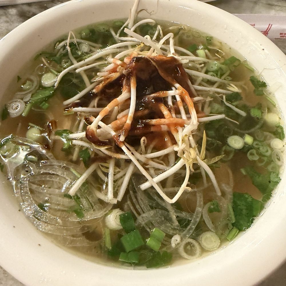 Chicken pho with bean sprouts Chicken pho with bean sprouts