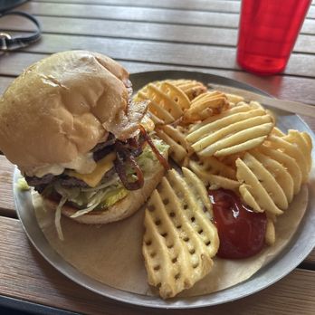 M.L.Rose Neighborhood Pub - Murfreesboro - Burgers Near Me - Murfreesboro, Tennessee