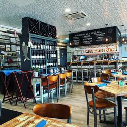 Long Island Cafe - Inside