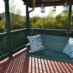Point of View Mountain Lodge - Porch swing