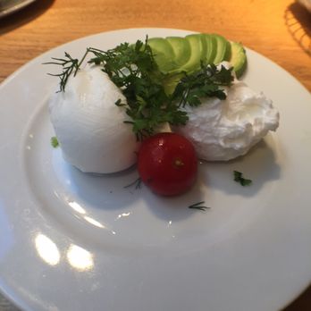 Claus - La Table du Petit-Déjeuner - Poached eggs with avocado - Breakfast & Brunch Near Me - Paris, 75