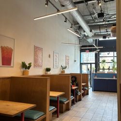 Swizzler Crispy Chicken + Smash Burgers - Seating