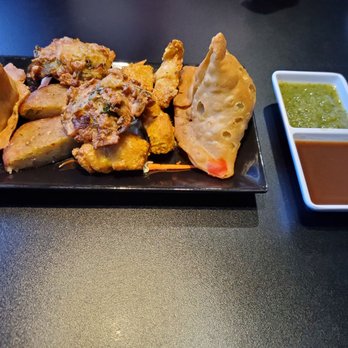 Maharaja Royal Bites - The Assorted Snacks with mint and Mango chutney - Indian Near Me - Reno, Nevada