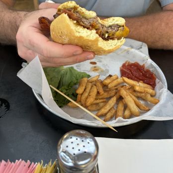 Burger Burger - Texas Smokehouse burger - Burgers Near Me - Fredericksburg, Texas