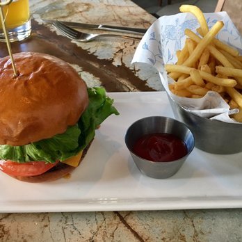 Earls Kitchen + Bar - Bigger Better Burger  Fries - Cocktail Bars Near Me - Plano, Texas