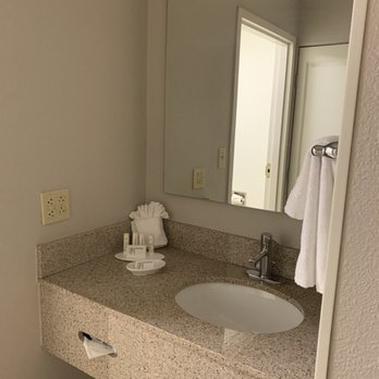 Courtyard by Marriott Charleston Waterfront - Room 340 - Hotels Near Me - Charleston, South Carolina Courtyard by Marriott Charleston Waterfront - Room 340 - Hotels Near Me - Charleston, South Carolina