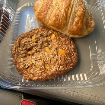 Sugar Bee's Bakery - Croissant & Oatmeal Scotchie - Bakeries Near Me - Las Vegas, Nevada Sugar Bee's Bakery - Croissant & Oatmeal Scotchie - Bakeries Near Me - Las Vegas, Nevada