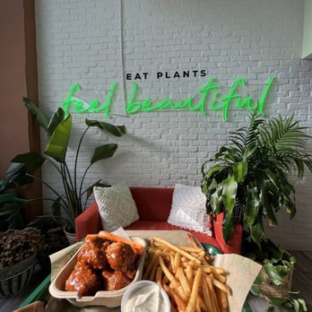 Elephant + Vine - Vegan Near Me - Chicago, Illinois