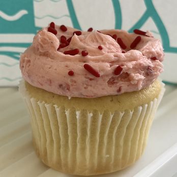 SusieCakes - seasonal strawberry cupcake - delicious - Desserts Near Me - Manhattan Beach, California SusieCakes - seasonal strawberry cupcake - delicious - Desserts Near Me - Manhattan Beach, California