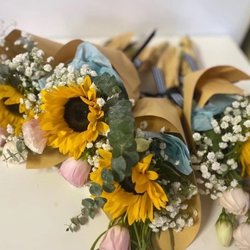 SF Romance Florist - Sunflower and eucalyptus true blue. Made for my friend's birthday!