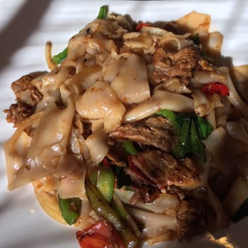 Little Thai Kitchen - Drunken Noodle - Thai Near Me - Greenwich, Connecticut Little Thai Kitchen - Drunken Noodle - Thai Near Me - Greenwich, Connecticut