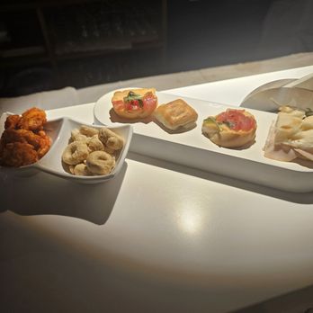Holiday Inn Naples - Bar Eats - Hotels Near Me - Naples, NA