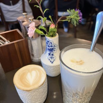 Greenwoods Singel - Cappuccino and latte macchiato - Breakfast & Brunch Near Me - Amsterdam, New Hampshire