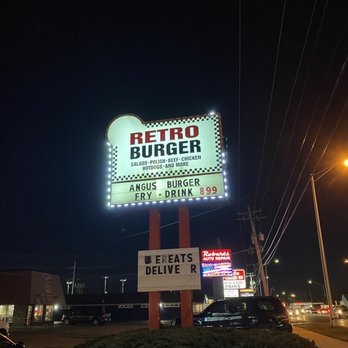 Retro Burger - Sign on Midlothian Turnpike - Burgers Near Me - Crestwood, Illinois