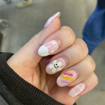 BellaLuxe Nails - Nail Salons Near Me - Madison, Wisconsin