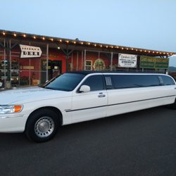 Hannah Airport & Limousine Service - A beautiful summer morning at the Hoquiam Farmer's Market!
