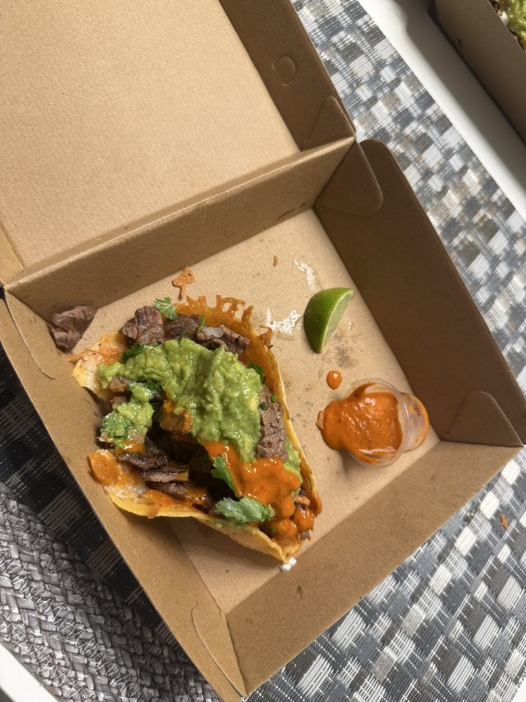 Taco N'Madre Logo