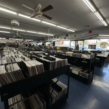 CD Trader - Inside - Music & DVDs Near Me - Tarzana, California CD Trader - Inside - Music & DVDs Near Me - Tarzana, California