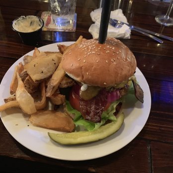 The Pikey - Avocado burger - Irish Pub Near Me - Klamath Falls, Oregon
