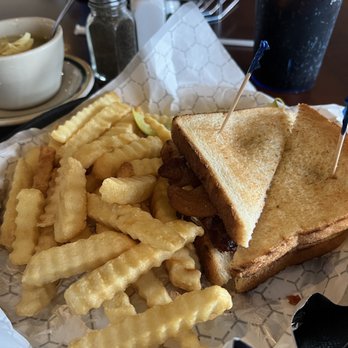 Pantego Cafe - BLT and fries - Cafes Near Me - Pantego, Texas