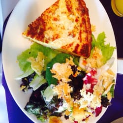 Salsa Restaurante - Quiche Lorraine com salada verde ao molho bluecheese!