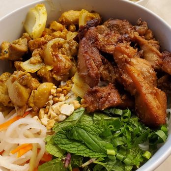 An Di Dzo - Lemon grass and bbq chx vermicelli - Vietnamese Near Me - Honolulu, Hawaii An Di Dzo - Lemon grass and bbq chx vermicelli - Vietnamese Near Me - Honolulu, Hawaii