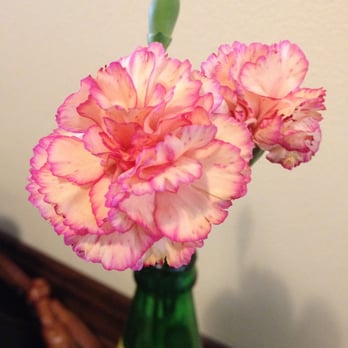 Mouthful Eatery - Fresh flowers on the tables! - Sandwiches Near Me - Thousand Oaks, California