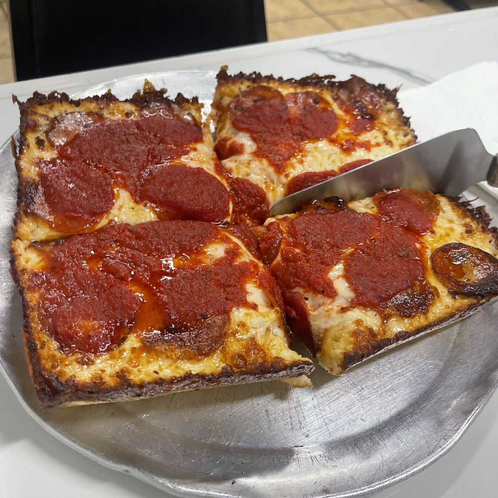 Fuji & Vi's - LEGIT THE BEST LA PIZZA YOULL GET! - Pizza Near Me - Pasadena, California