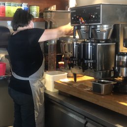Barista makin my Fresh greens juice ! Barista makin my Fresh greens juice !