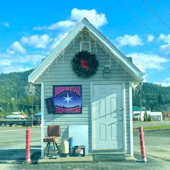 Rising Star Espresso - a small building with a christmas wreath on the roof - Coffee & Tea Near Me - Plummer, Idaho Rising Star Espresso - a small building with a christmas wreath on the roof - Coffee & Tea Near Me - Plummer, Idaho