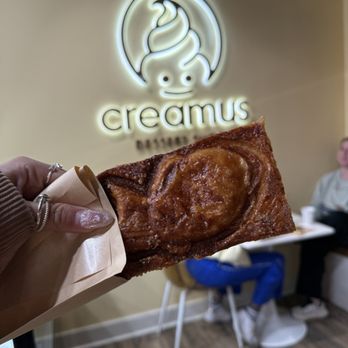 Creamus - Custard Croyaki - Desserts Near Me - Leesburg, Virginia