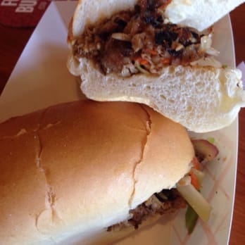 Rolling Chefs - BBQ pulled pork sandwich - Food Trucks Near Me